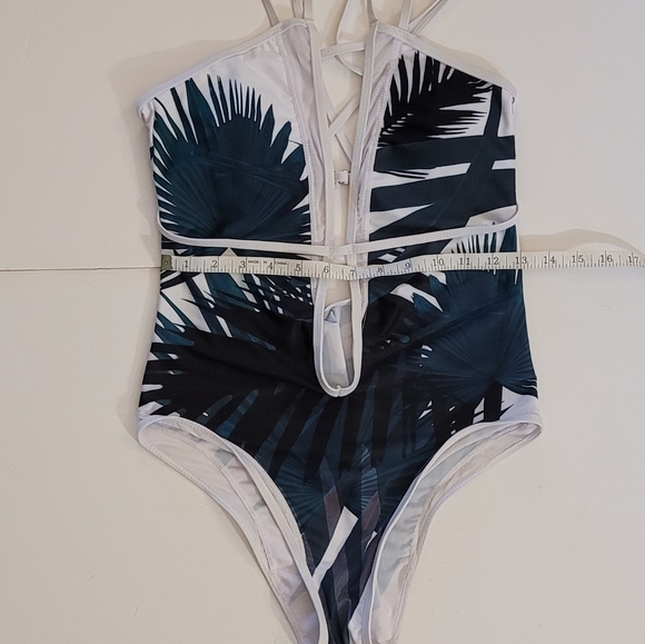 NWOT Tropical One-piece - Picture 5 of 10